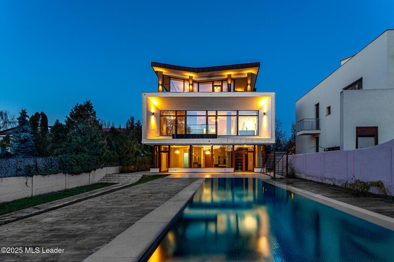 Mogosoaia Vila pe malul lacului Mogosoaia  617 mp total, teren 1182 mp