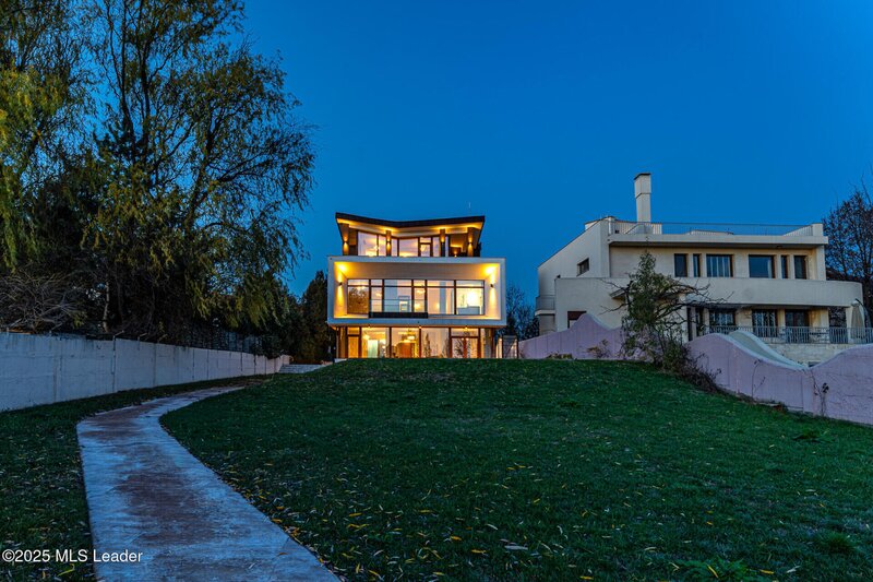 Mogosoaia Vila pe malul lacului Mogosoaia  617 mp total, teren 1182 mp