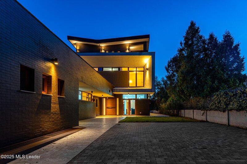 Mogosoaia Vila pe malul lacului Mogosoaia  617 mp total, teren 1182 mp