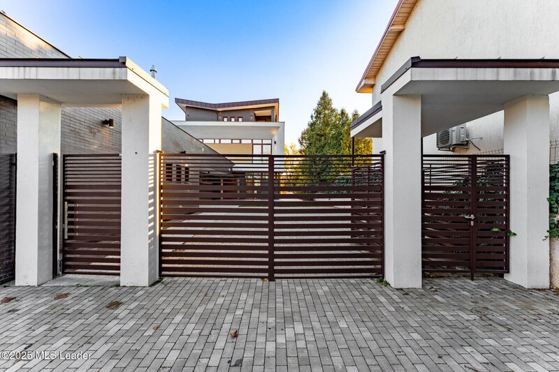 Mogosoaia Vila pe malul lacului Mogosoaia  617 mp total, teren 1182 mp