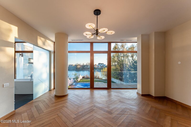 Mogosoaia Vila pe malul lacului Mogosoaia  617 mp total, teren 1182 mp