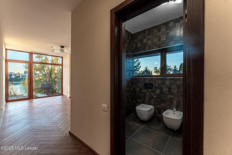 Mogosoaia Vila pe malul lacului Mogosoaia  617 mp total, teren 1182 mp