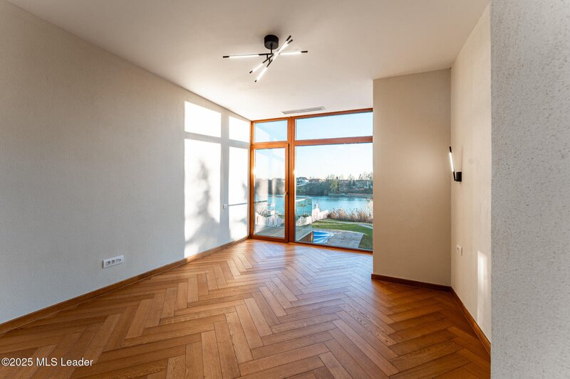 Mogosoaia Vila pe malul lacului Mogosoaia  617 mp total, teren 1182 mp