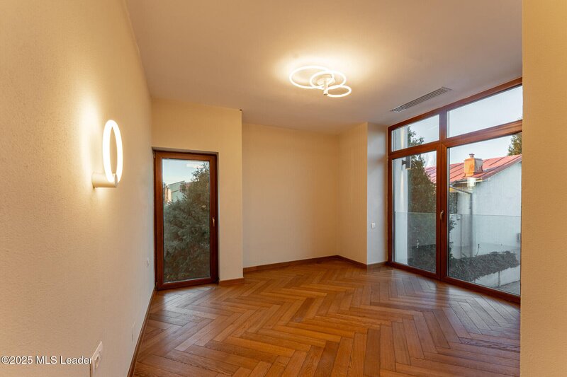 Mogosoaia Vila pe malul lacului Mogosoaia  617 mp total, teren 1182 mp