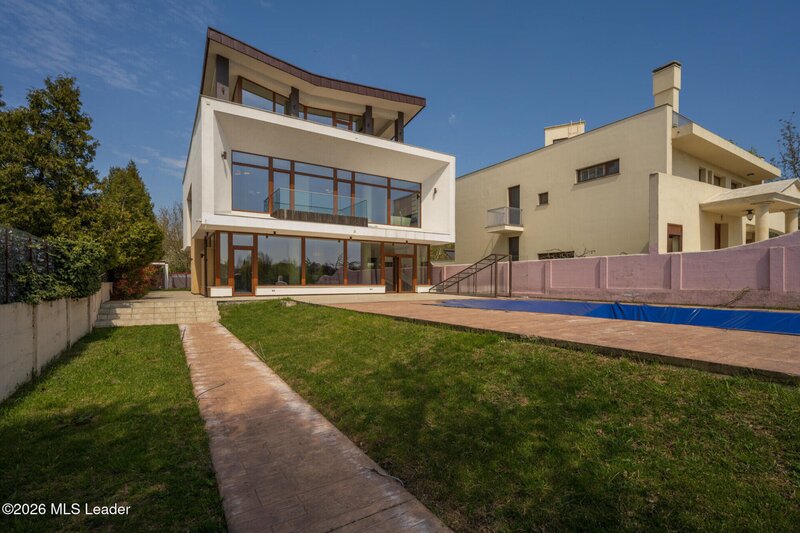 Mogosoaia Vila pe malul lacului Mogosoaia  617 mp total, teren 1182 mp