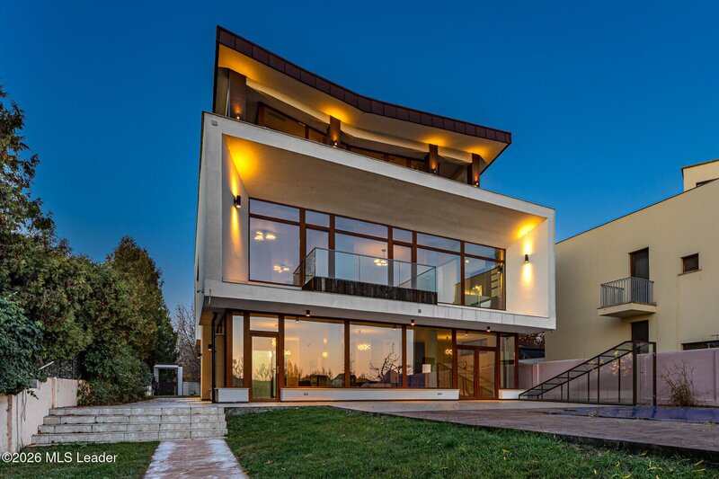 Mogosoaia Vila pe malul lacului Mogosoaia  617 mp total, teren 1182 mp