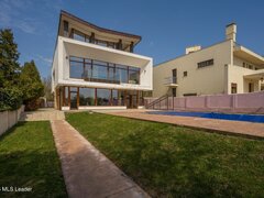 Vila pe malul lacului Mogosoaia | 617 mp total, teren 1182 mp